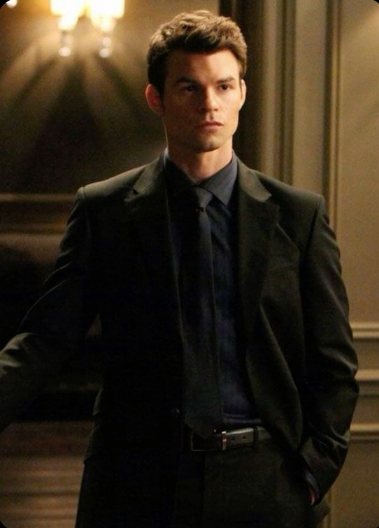 Elijah Mikaelson AI character from The Originals